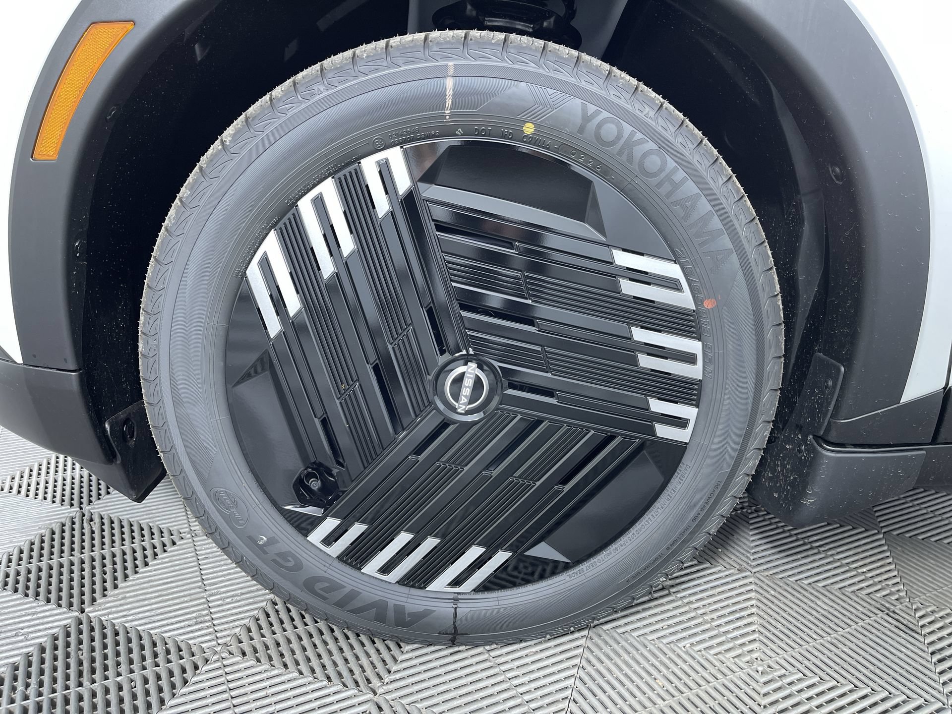 New 2026 Nissan Leaf w/ Floor Mat Package (S+) FWD image 24