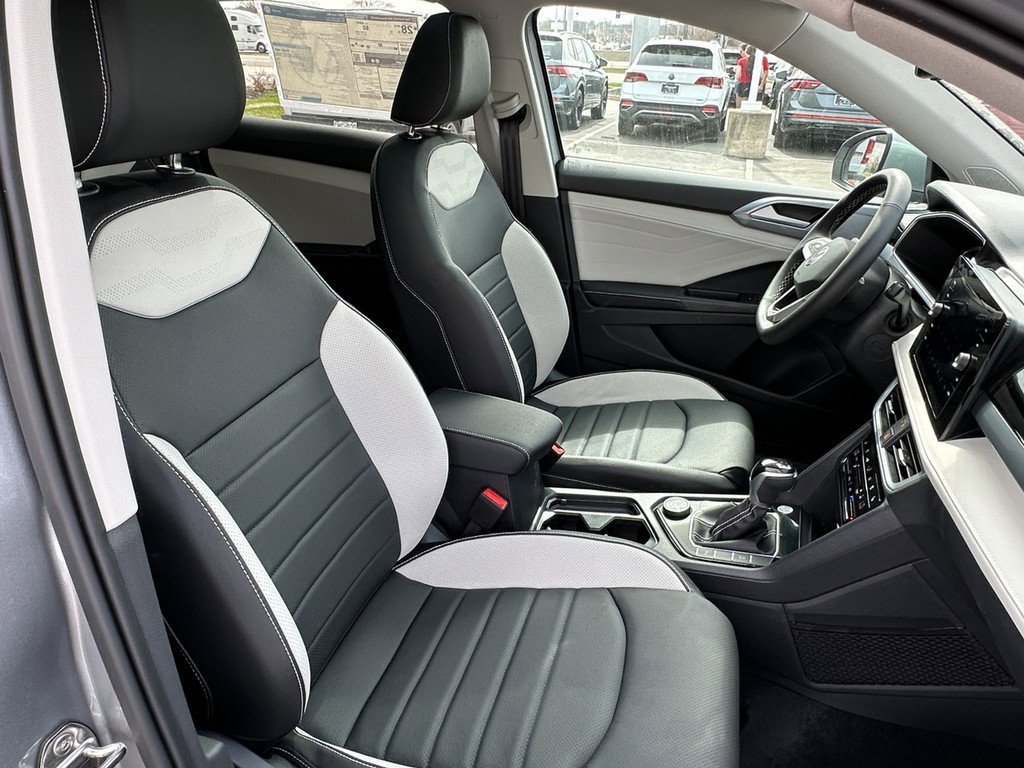 New 2025 Volkswagen Taos SEL image 15