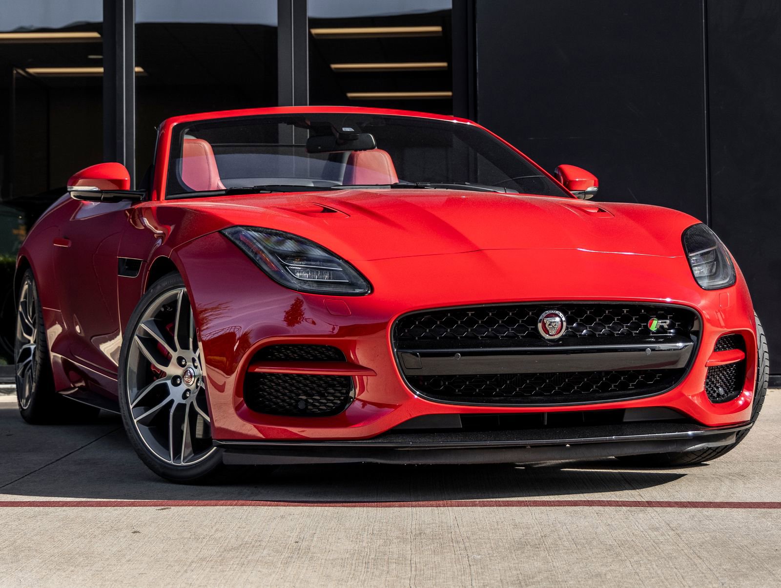 Used 2018 Jaguar F-TYPE R image 2