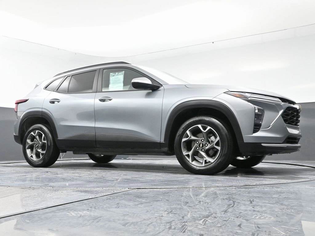 Used 2024 Chevrolet Trax LT image 43