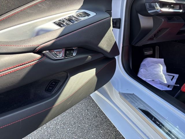 Used 2024 Chevrolet Corvette Stingray Convertible w/ Z51 Performance Package image 21