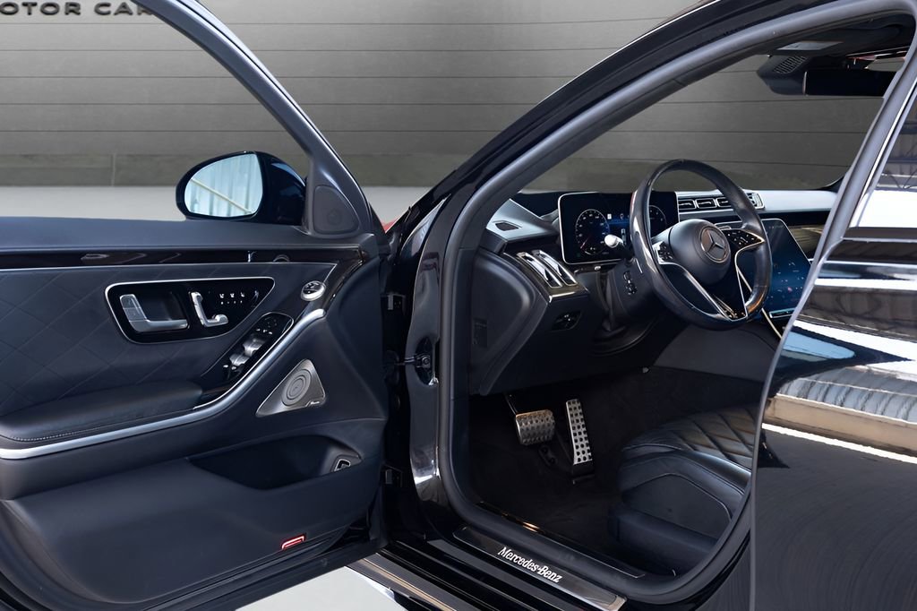 Used 2022 Mercedes-Benz S 580 4MATIC Sedan w/ AMG Line Package image 33