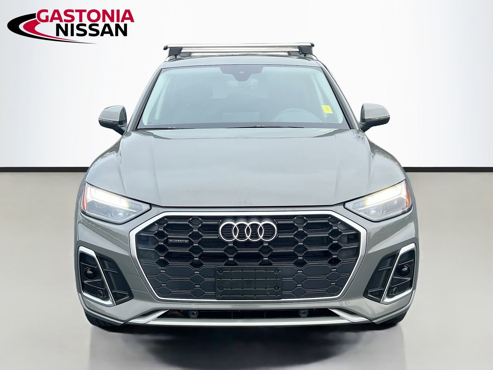 Used 2023 Audi Q5 2.0T Premium w/ Convenience Package image 2