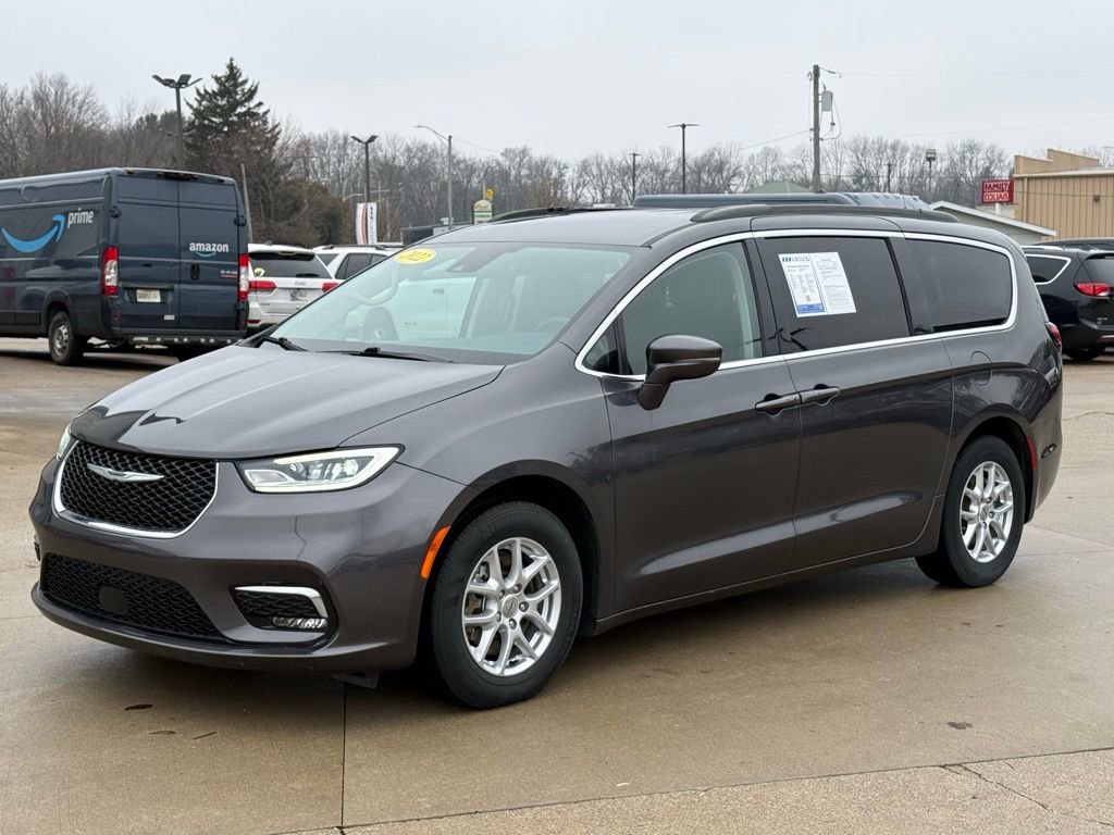 Used 2022 Chrysler Pacifica Touring-L image 2