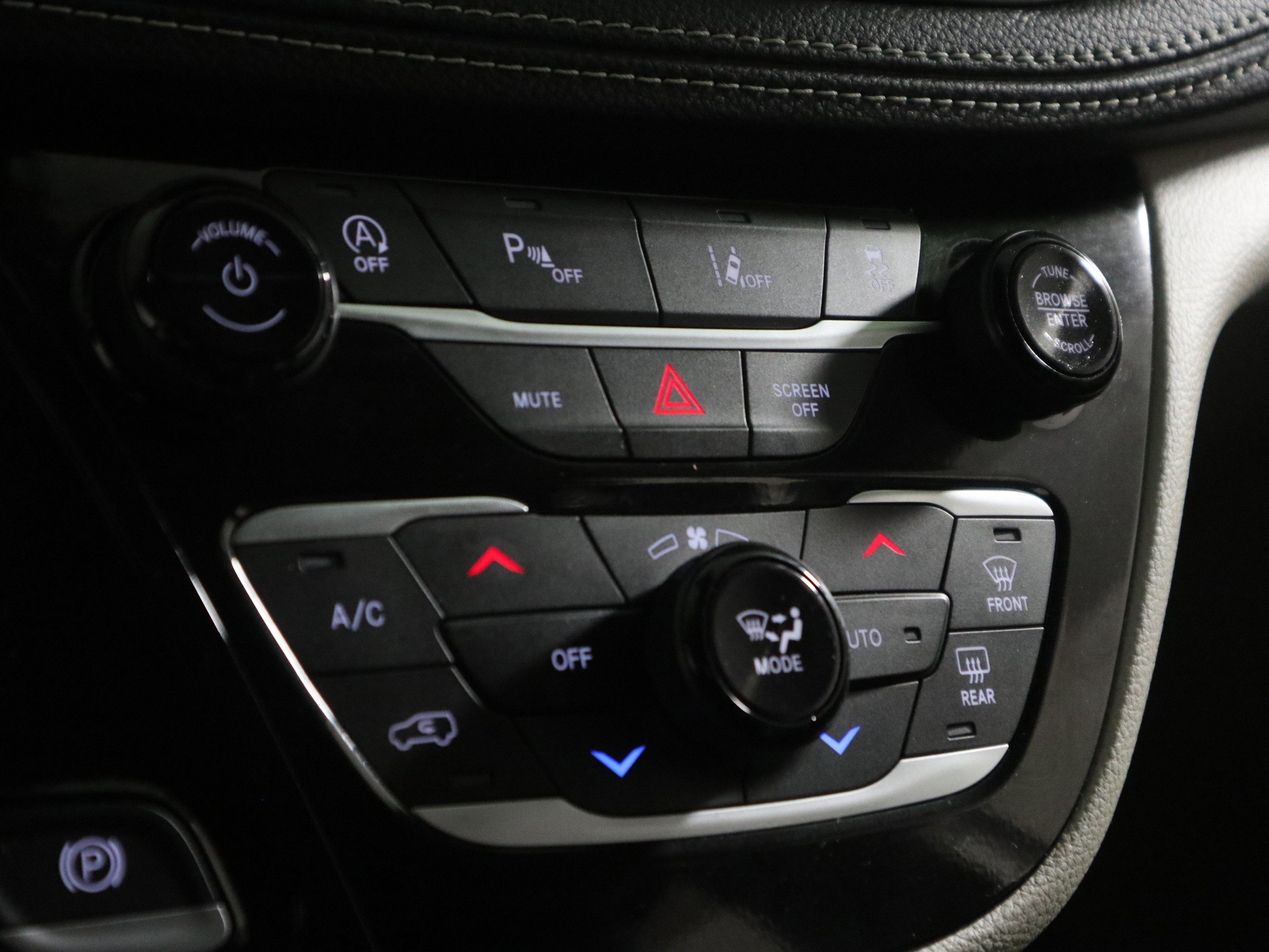 Used 2024 Chrysler Pacifica Limited image 27
