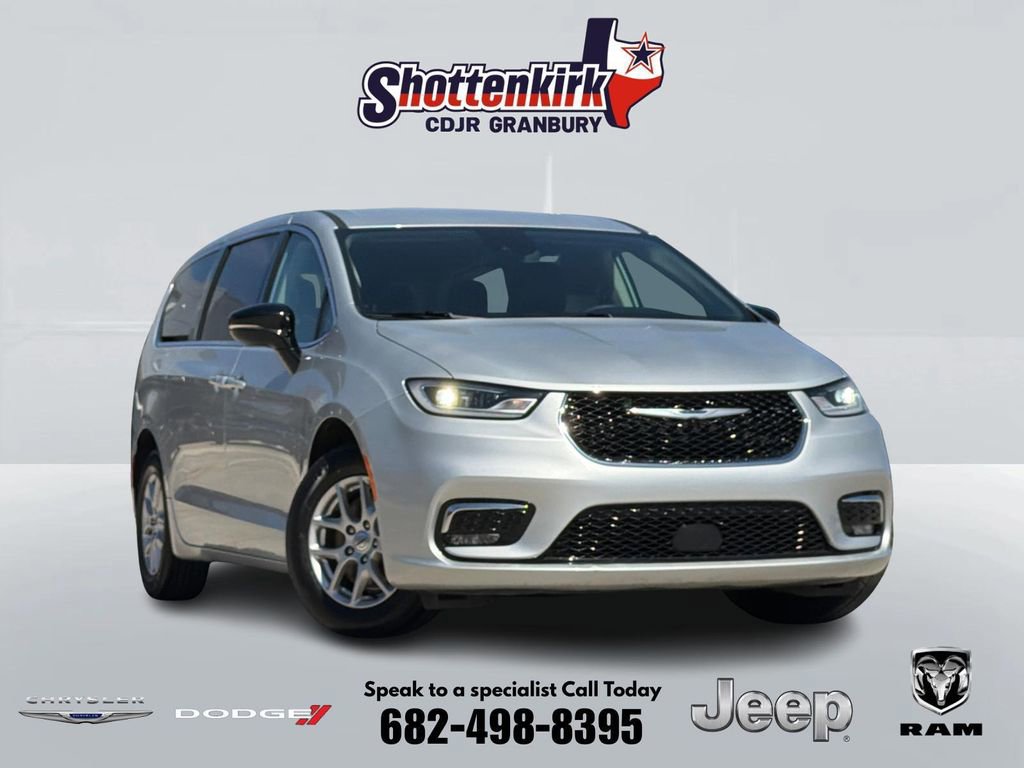 Used 2024 Chrysler Pacifica Touring-L image 1