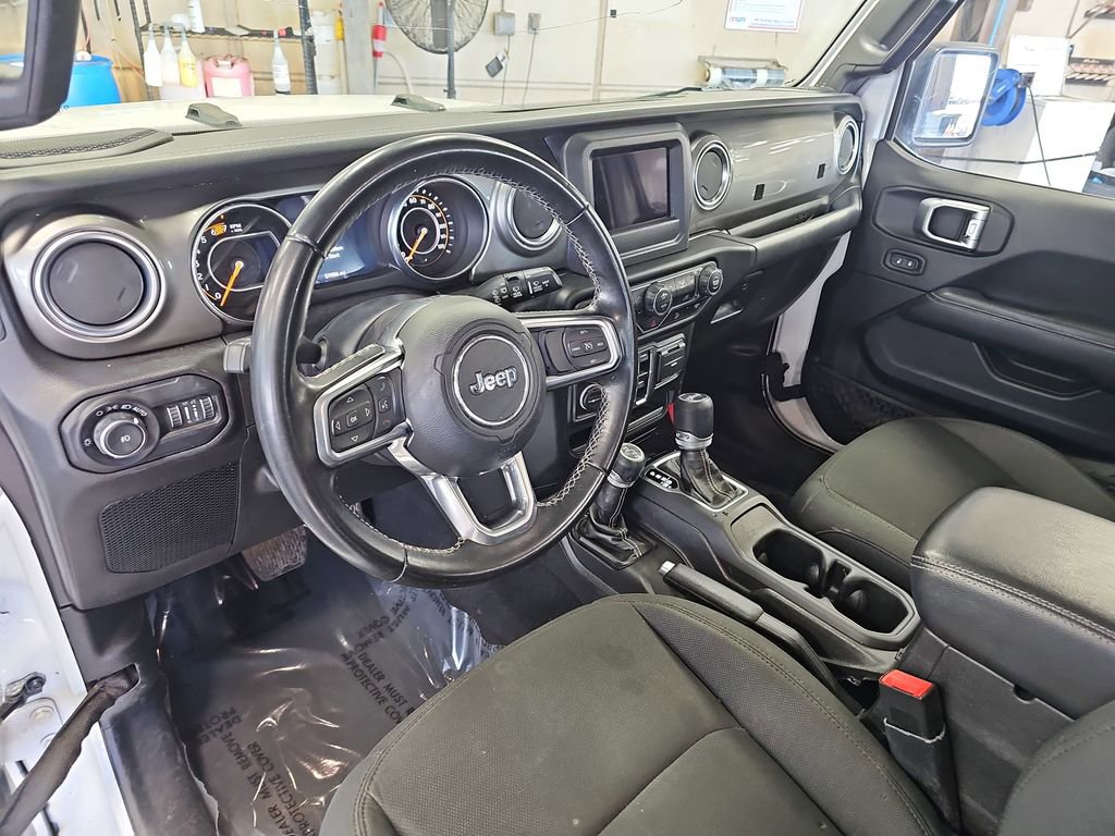 Used 2020 Jeep Wrangler Unlimited Sahara AWD/4WD image 15