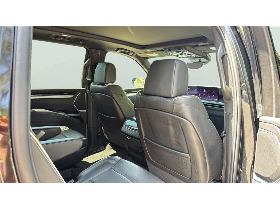 Used 2025 Cadillac Escalade ESV Sport w/ Touring Package AWD/4WD image 20