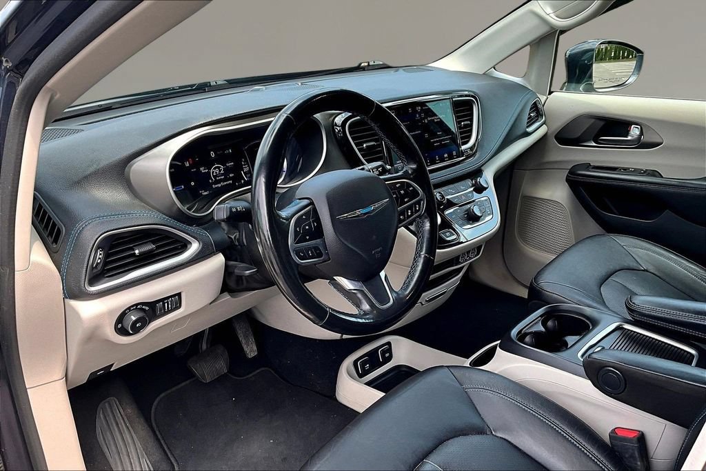 Used 2021 Chrysler Pacifica Touring-L FWD image 14