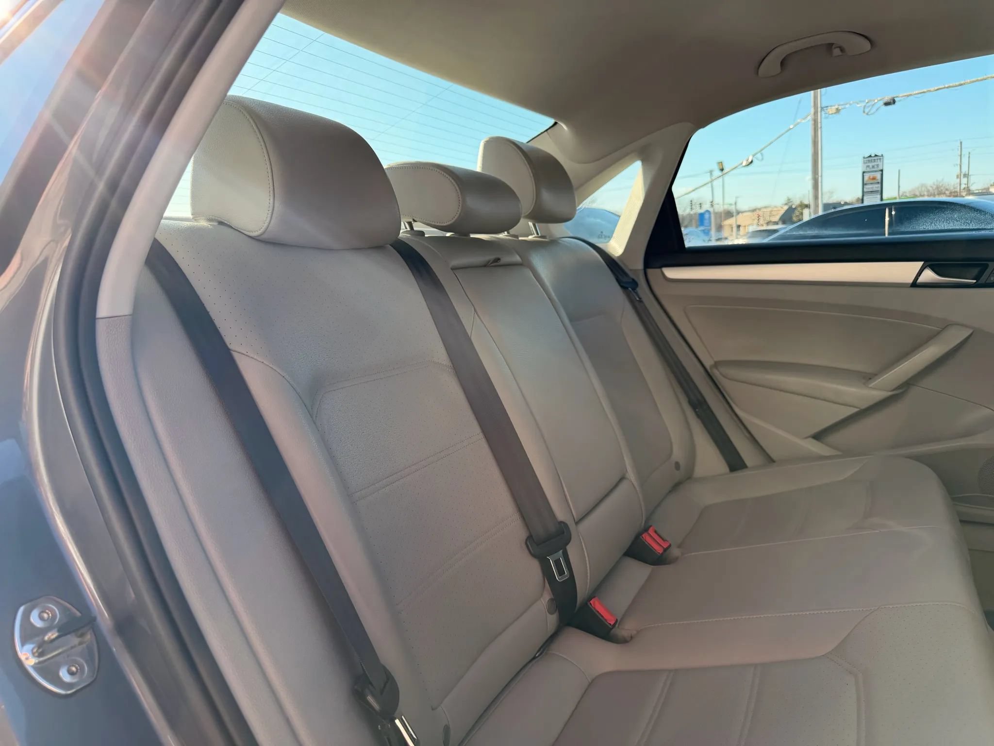 Used 2013 Volkswagen Passat TDI SE FWD image 28