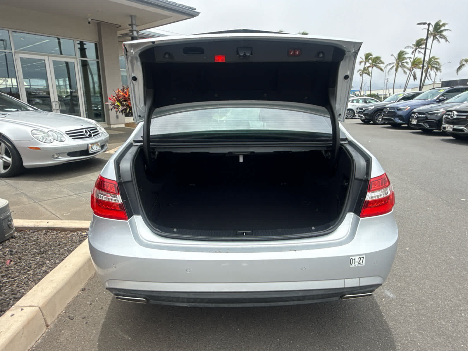 Used 2010 Mercedes-Benz E 550 Sedan image 16
