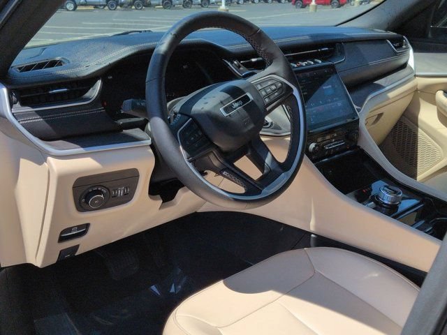 Used 2023 Jeep Grand Cherokee Limited AWD/4WD image 9