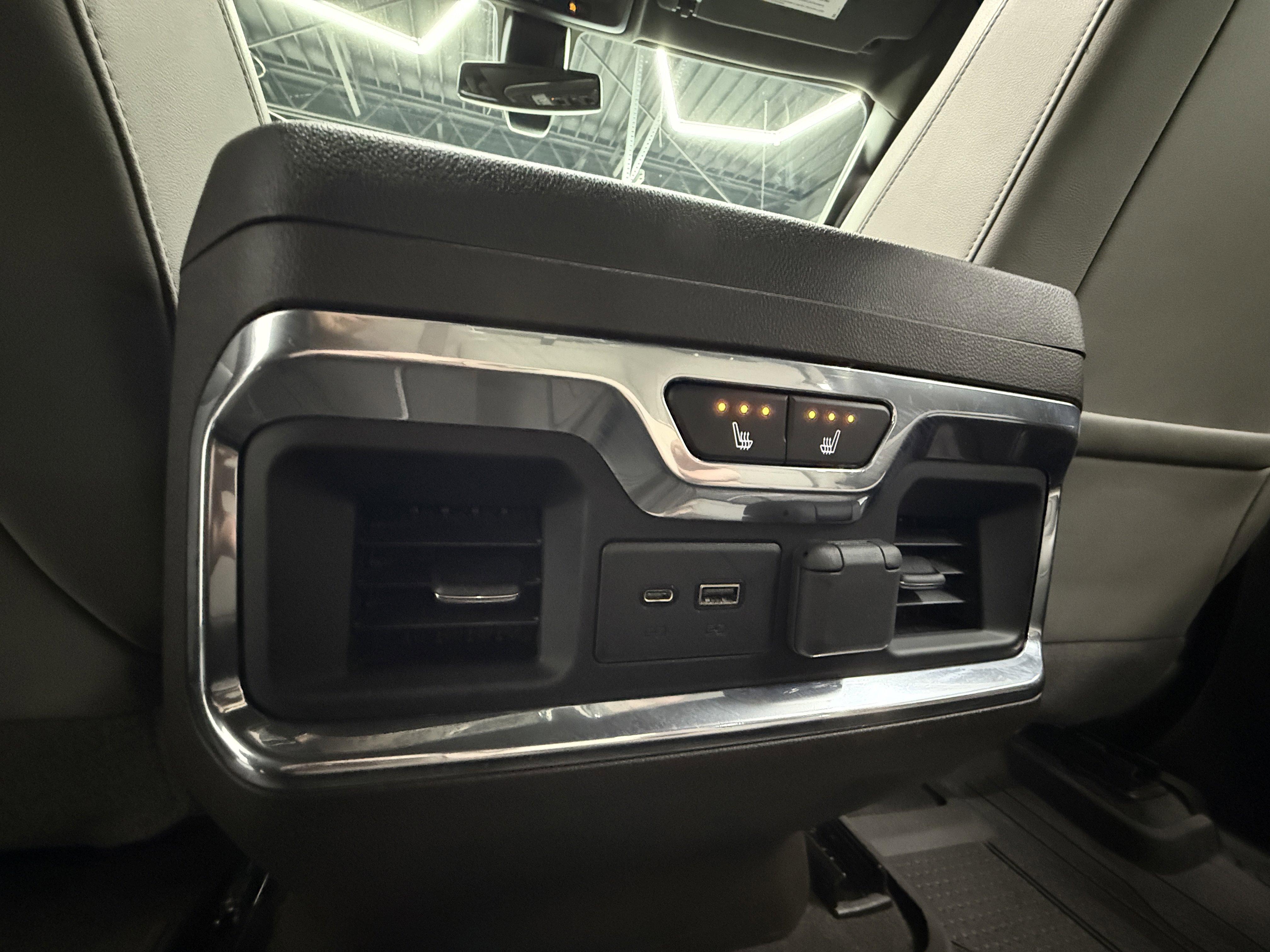 Used 2020 Chevrolet Silverado 1500 LTZ w/ LTZ Premium Package image 28