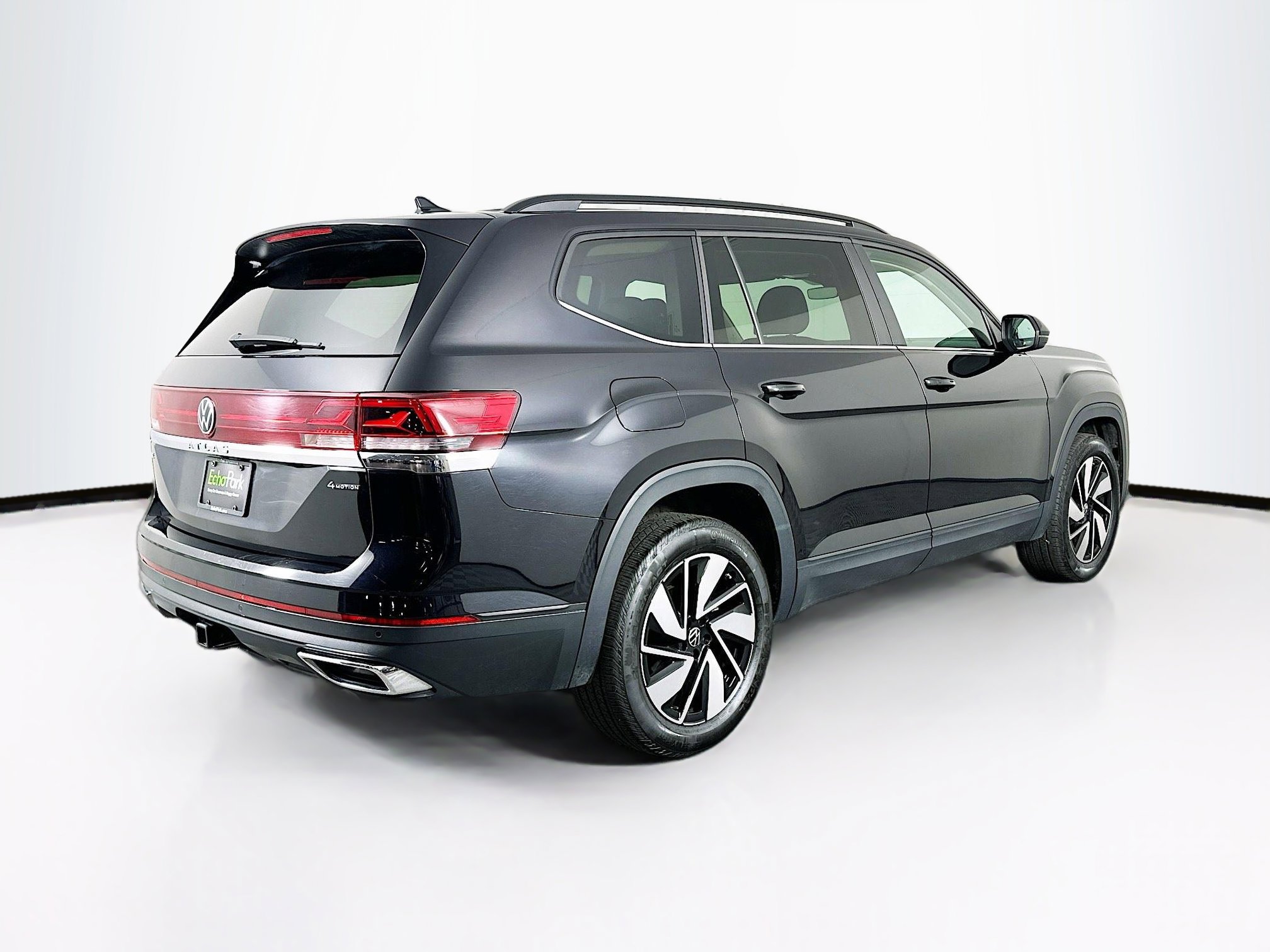 Used 2025 Volkswagen Atlas SE image 9