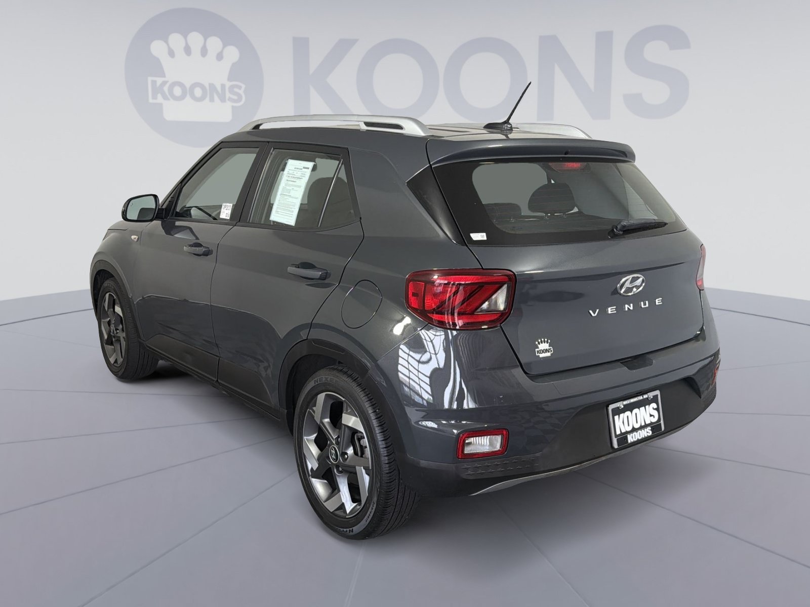 Used 2023 Hyundai Venue SEL FWD image 4