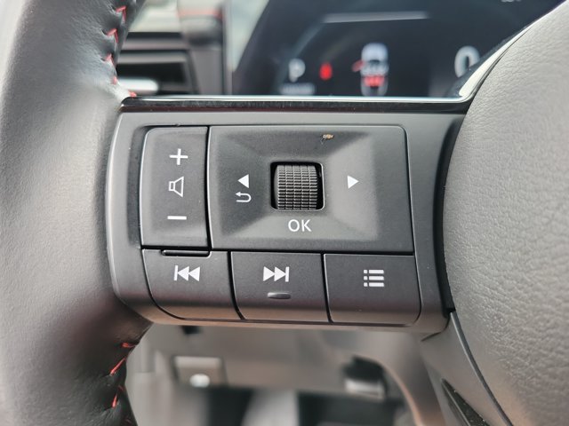 Used 2025 Nissan Kicks SR FWD image 18