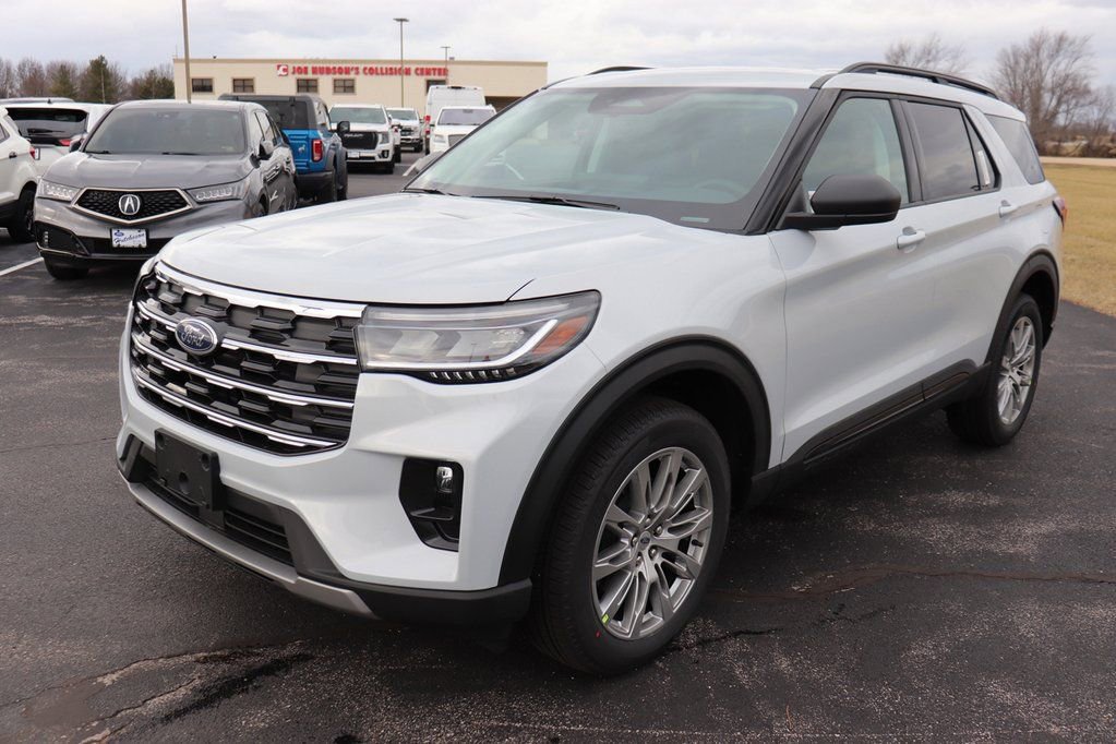 New 2026 Ford Explorer Active w/ Active Comfort Package image 3