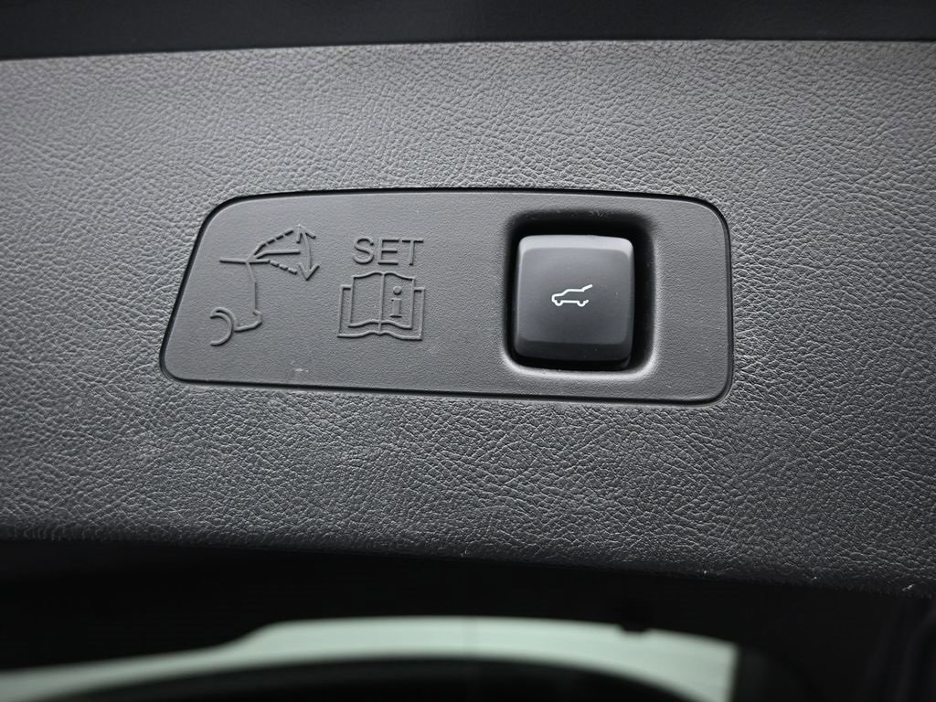 Used 2022 Lincoln Corsair Reserve image 16