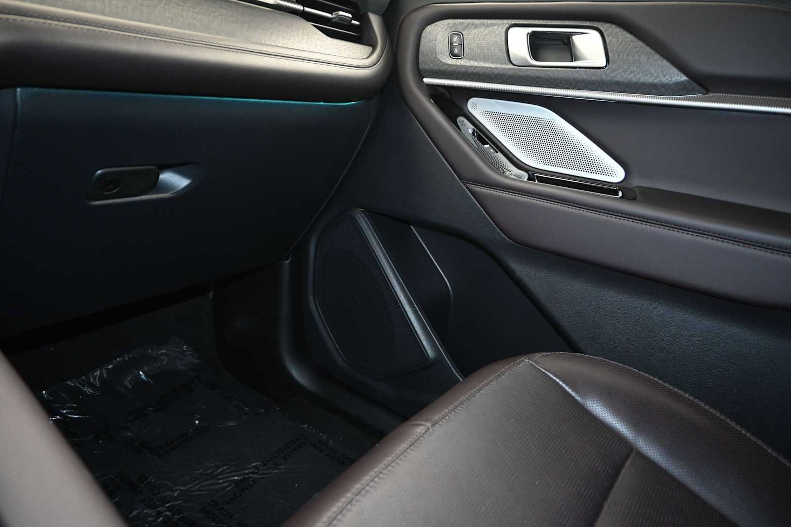 Certified 2025 Ford Explorer Platinum RWD image 10