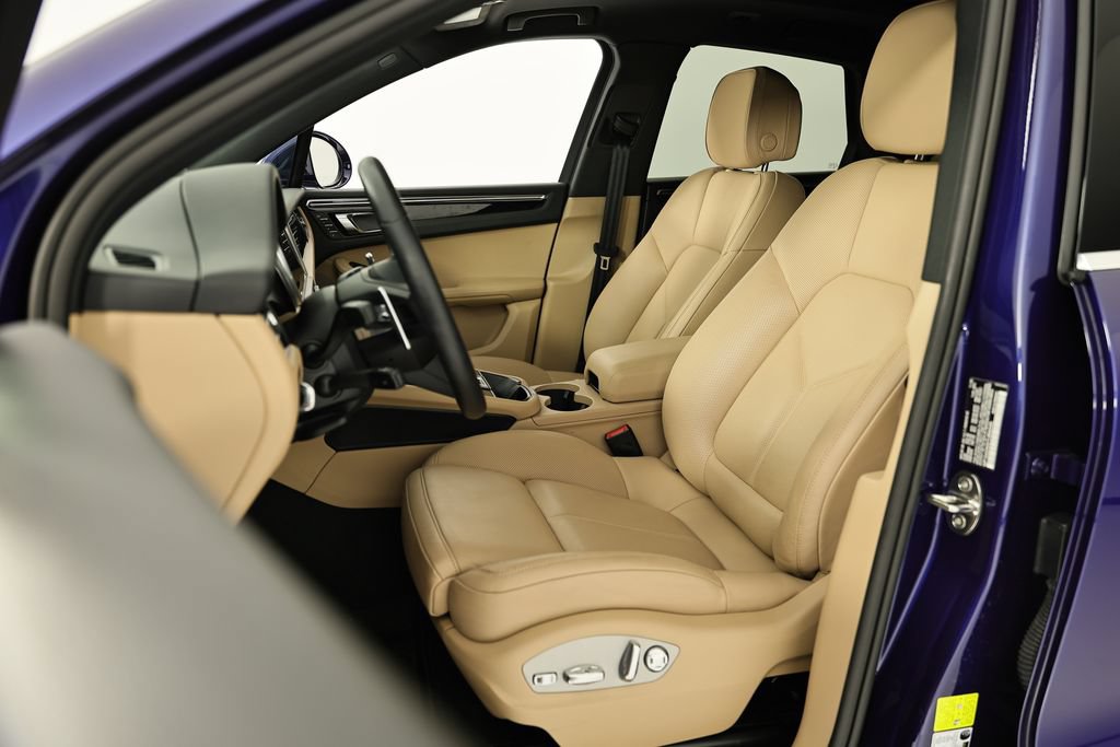 Certified 2026 Porsche Macan AWD/4WD image 5