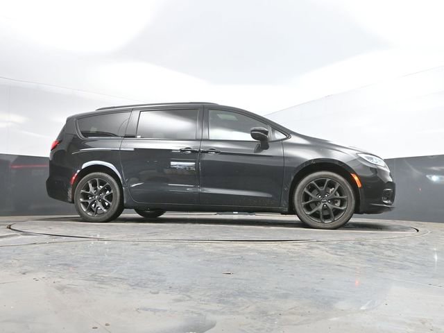 Used 2023 Chrysler Pacifica Touring-L w/ S Appearance Package AWD/4WD image 53