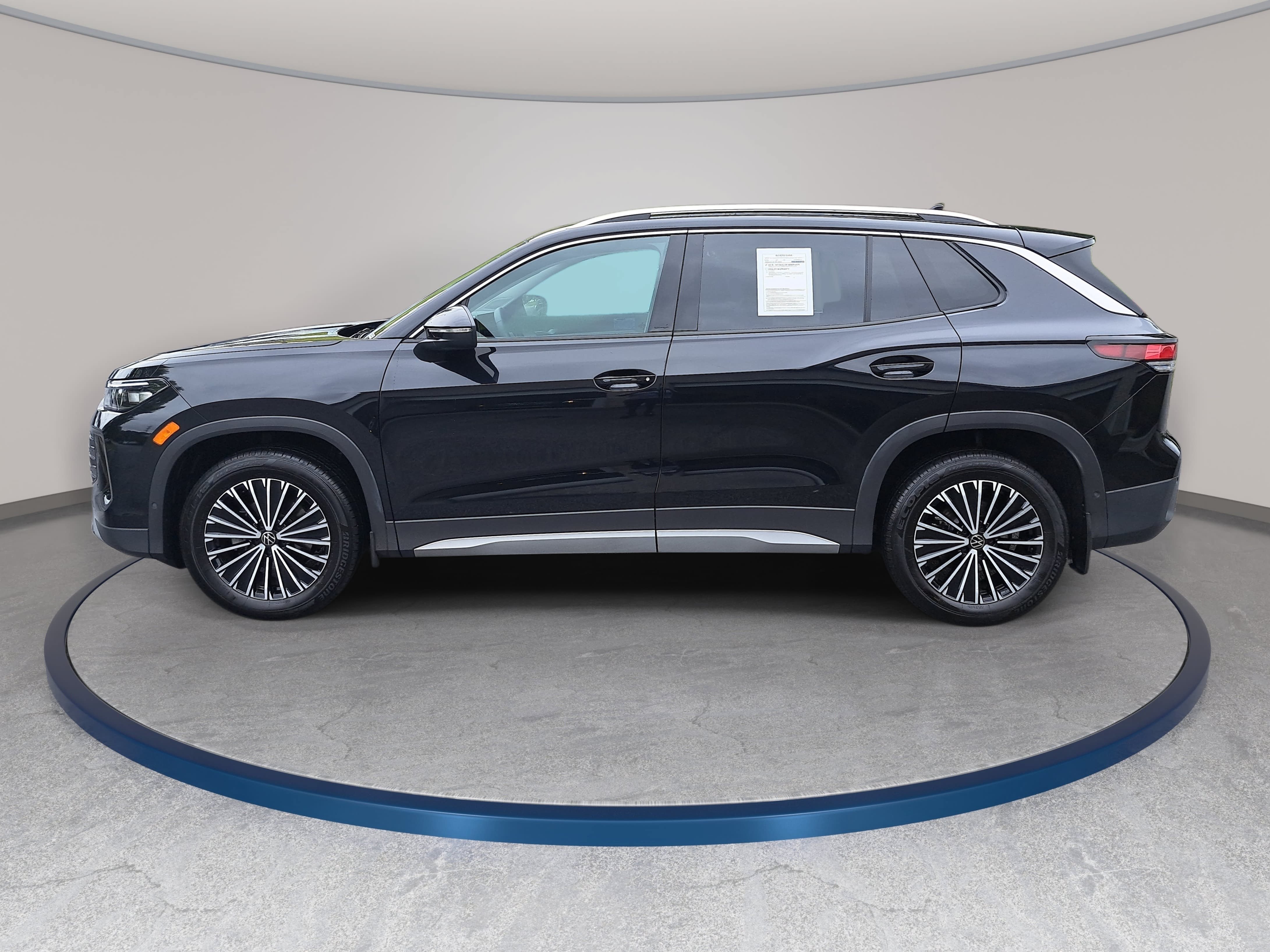Certified 2025 Volkswagen Tiguan S FWD image 8