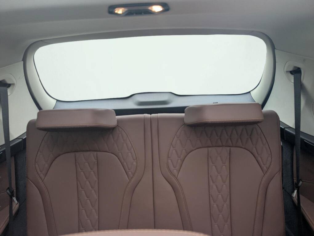 Used 2025 BMW X7 xDrive40i AWD/4WD image 14