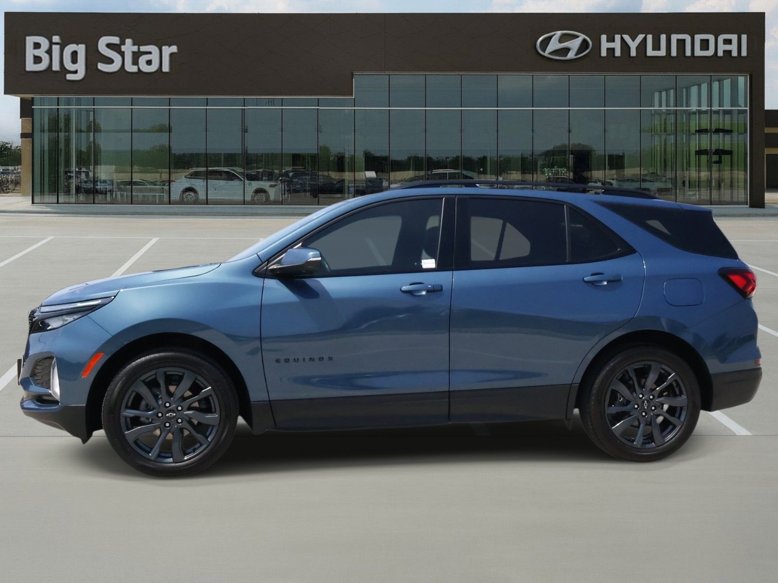 Used 2024 Chevrolet Equinox RS FWD image 2