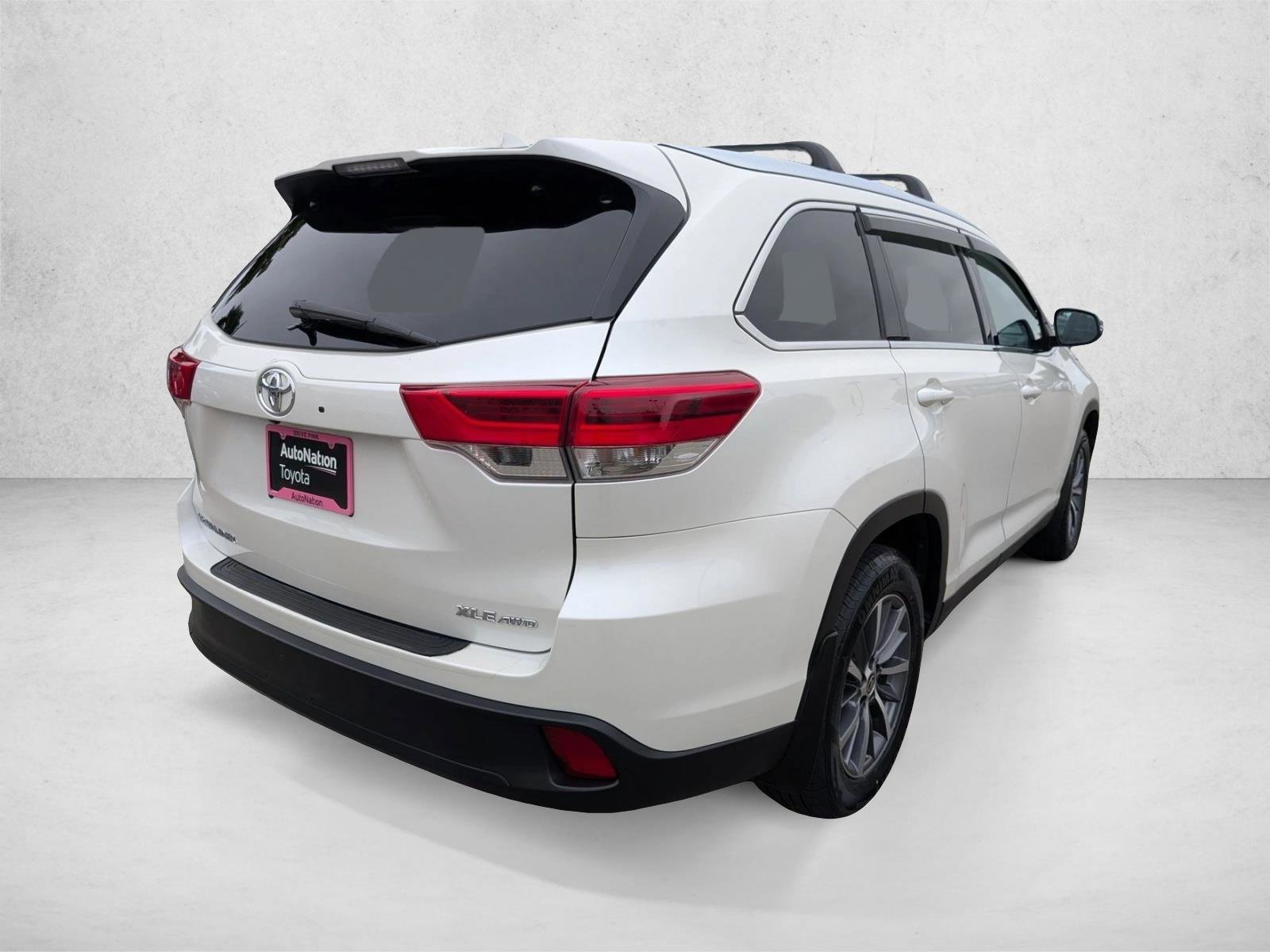 Used 2019 Toyota Highlander XLE AWD/4WD image 5