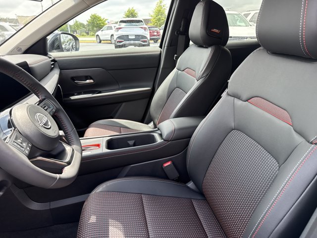 New 2026 Nissan Kicks SR w/ SR Premium Package FWD image 4