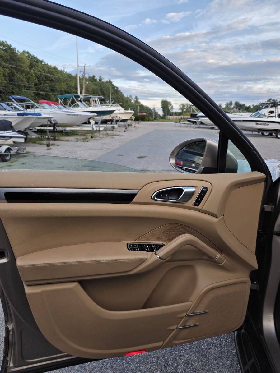 Used 2016 Porsche Cayenne AWD/4WD image 13
