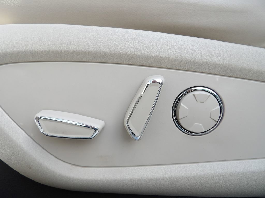 Used 2019 Lincoln MKC Reserve image 14