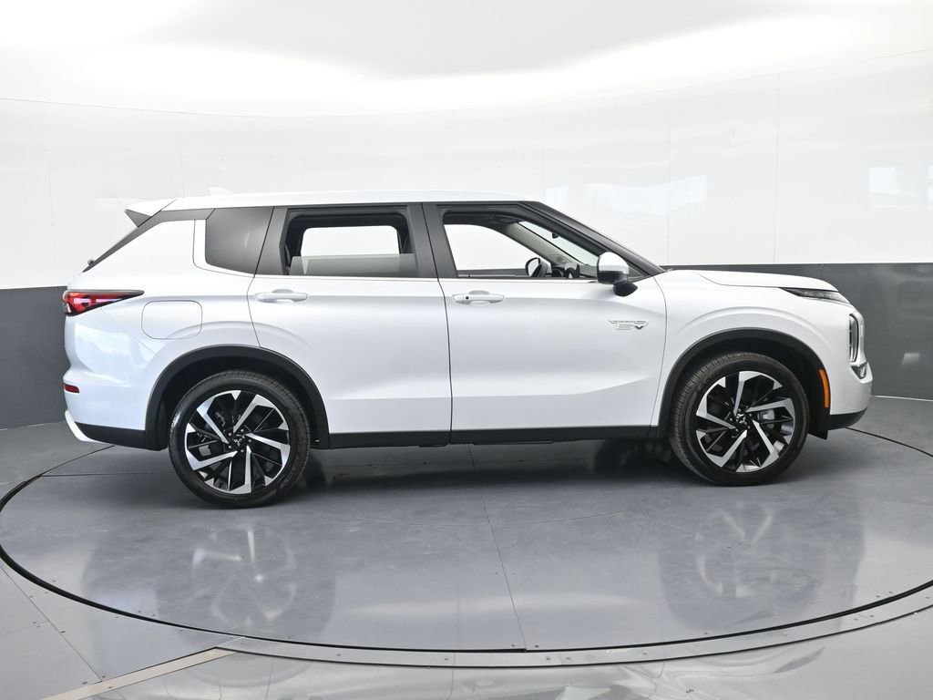 New 2025 Mitsubishi Outlander SE image 7