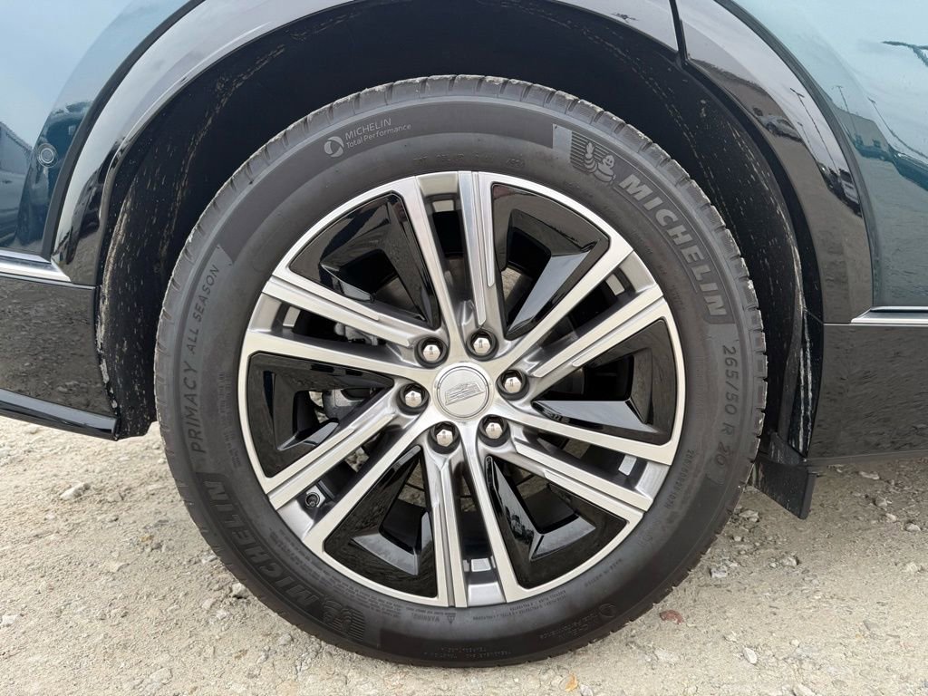 Certified 2025 Cadillac Lyriq Luxury w/ LPO, Floor Liner Package image 18