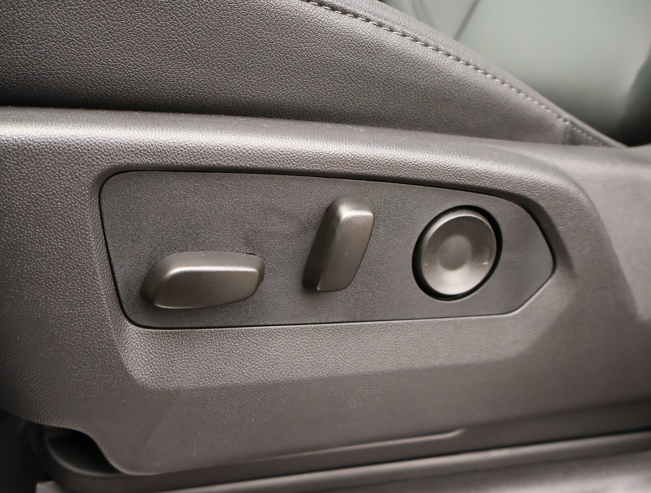 New 2026 Chevrolet Silverado 2500 LTZ w/ LTZ Convenience Package AWD/4WD image 10