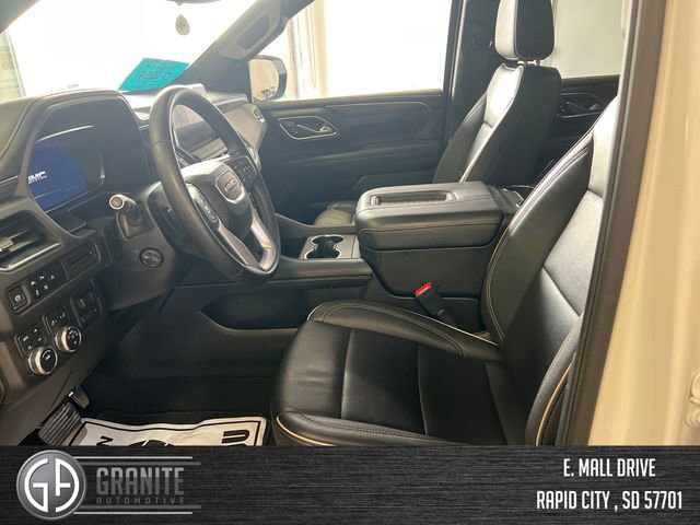 Used 2024 GMC Yukon XL SLT w/ SLT Luxury Package image 9