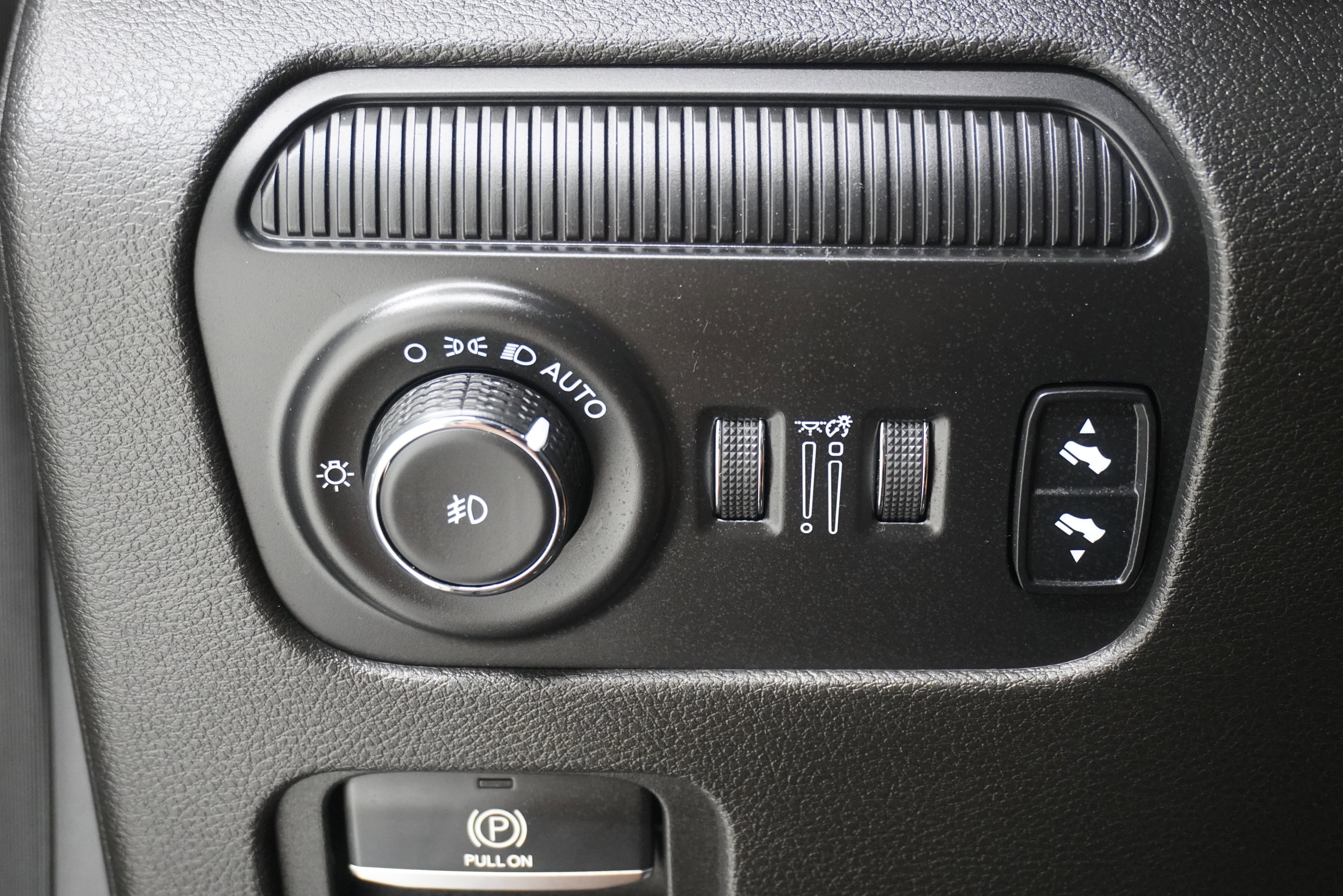 Used 2022 Jeep Wagoneer Series III AWD/4WD image 32