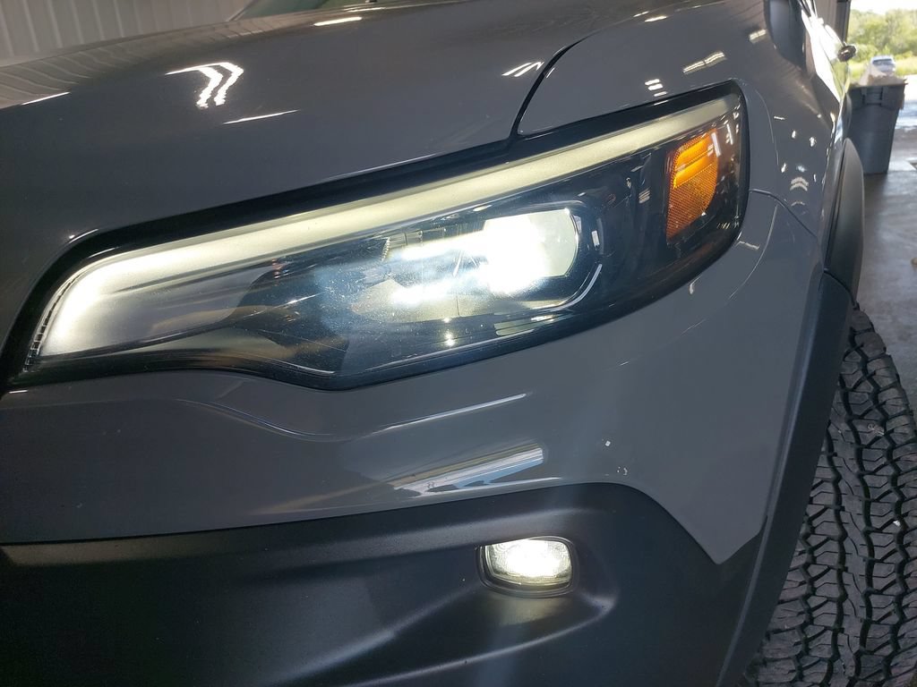 Used 2019 Jeep Cherokee Trailhawk w/ Comfort/Convenience Group AWD/4WD image 31