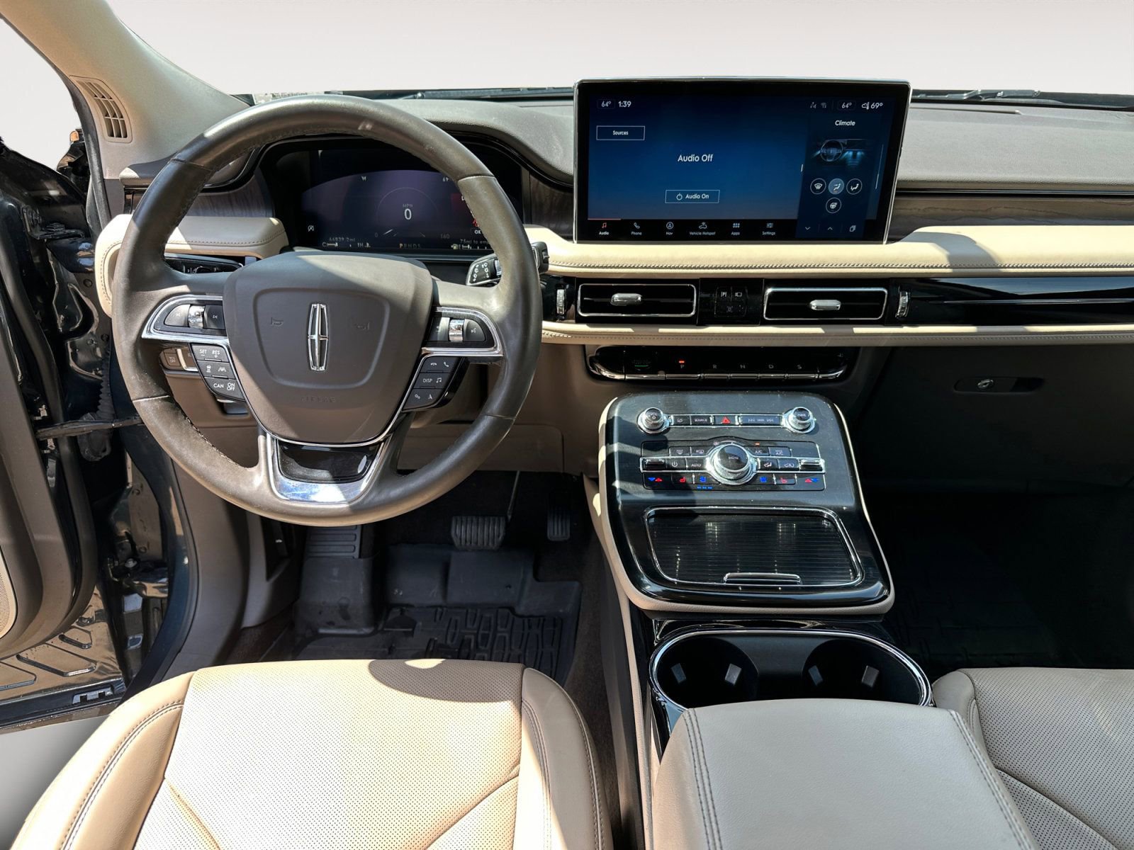 Used 2021 Lincoln Nautilus Reserve w/ Equipment Group 202A image 7