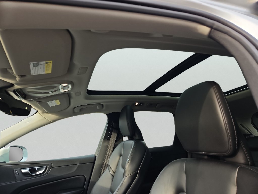 Used 2019 Volvo XC60 T5 Momentum w/ Premium Package AWD/4WD image 15