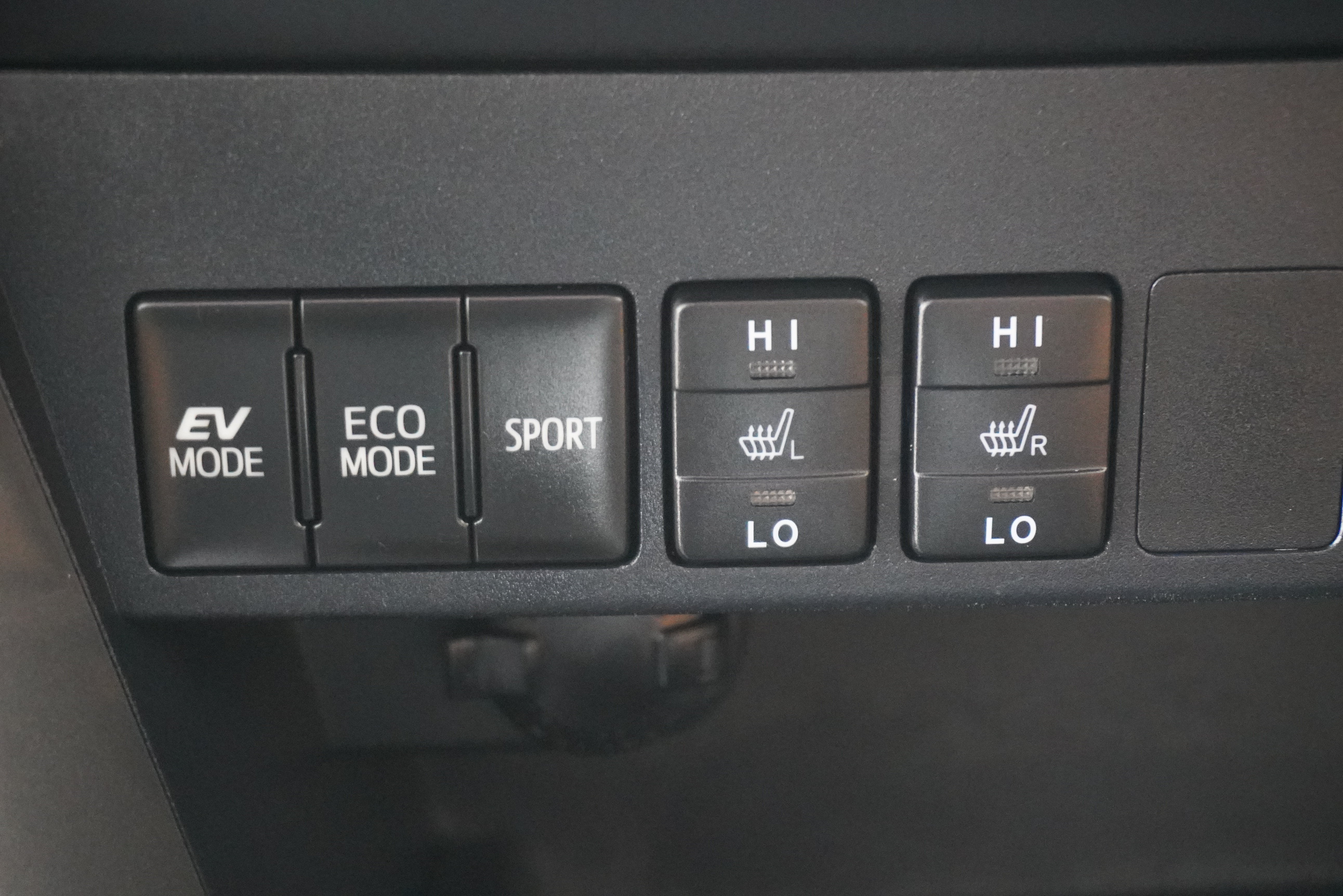 Used 2016 Toyota RAV4 Limited w/ Advanced Technology Package AWD/4WD image 24