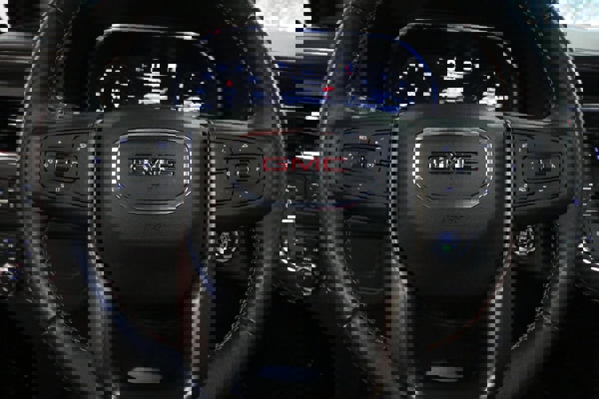 Used 2022 GMC Yukon AT4 image 19