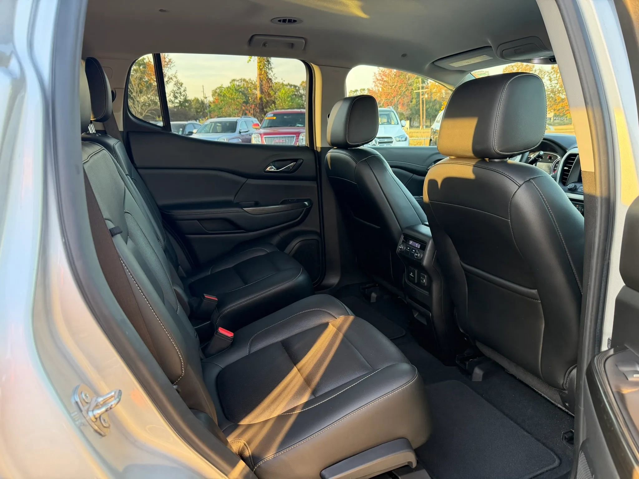 Used 2019 GMC Acadia SLT image 23