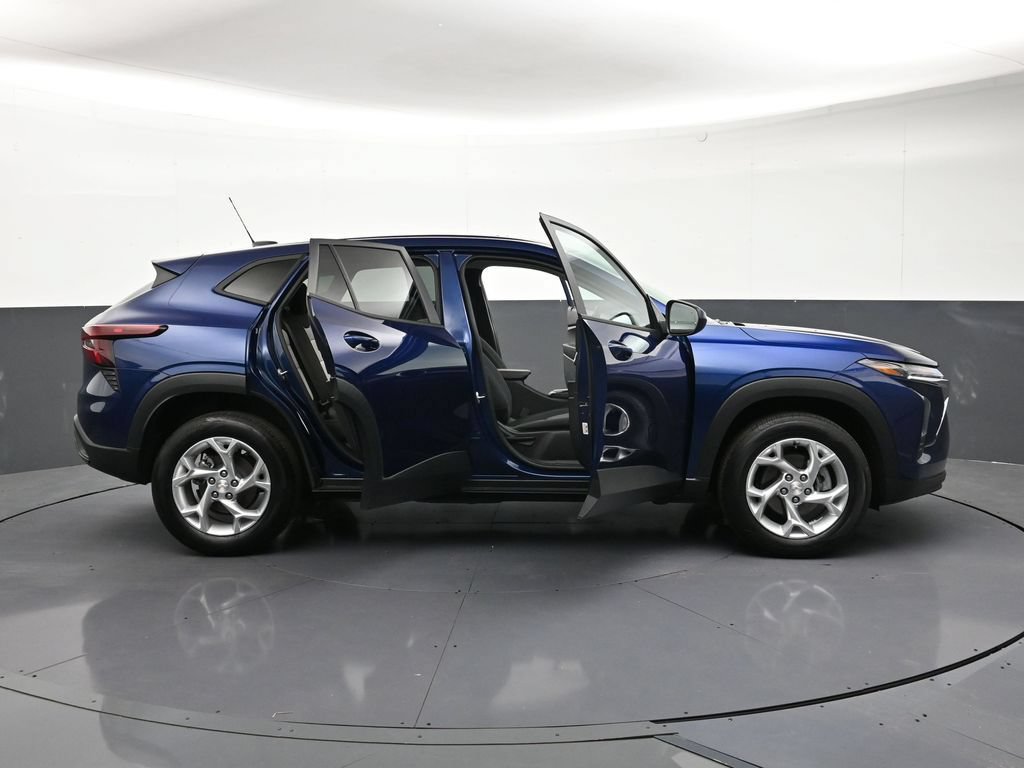 Certified 2024 Chevrolet Trax LS w/ LS Convenience Package FWD image 33