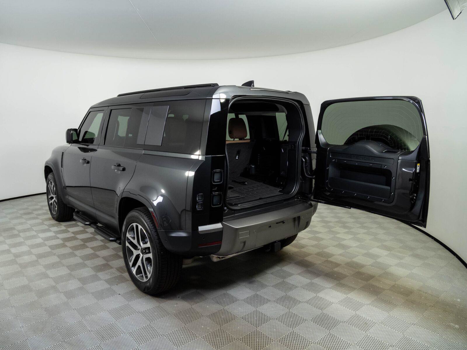 Used 2026 Land Rover Defender 110 S AWD/4WD image 32
