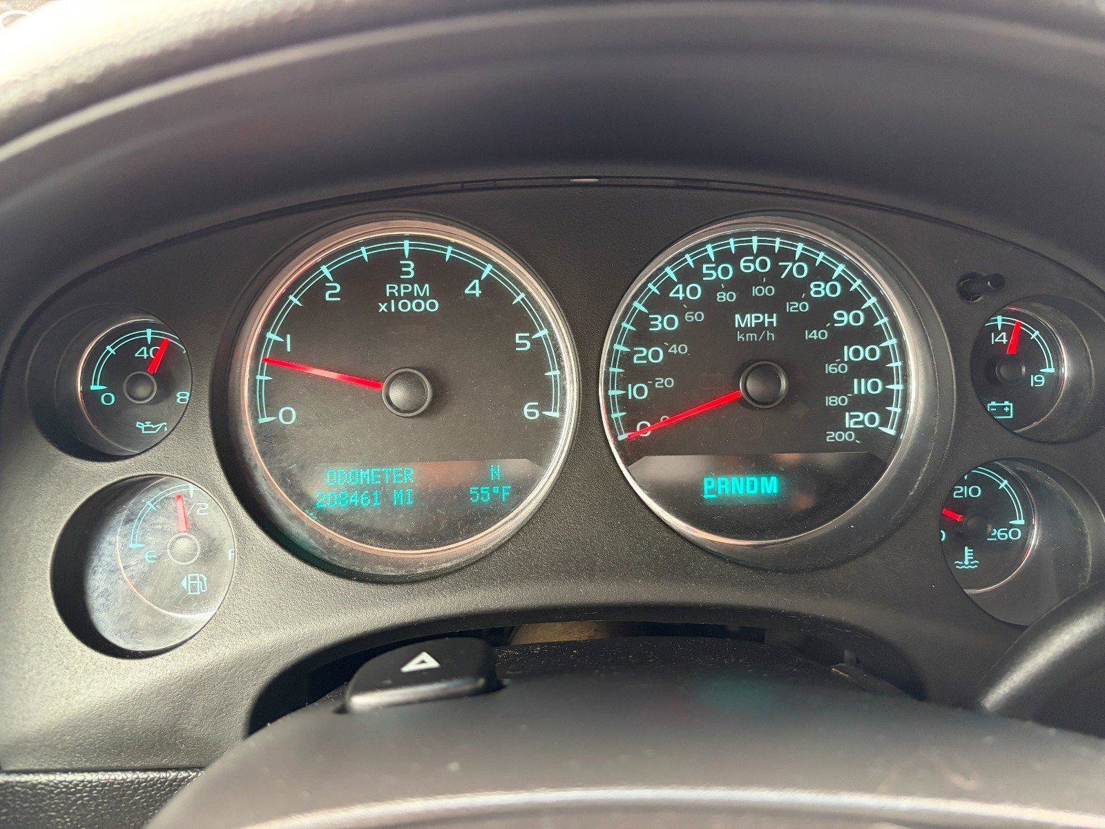 Used 2010 Chevrolet Suburban LT image 13