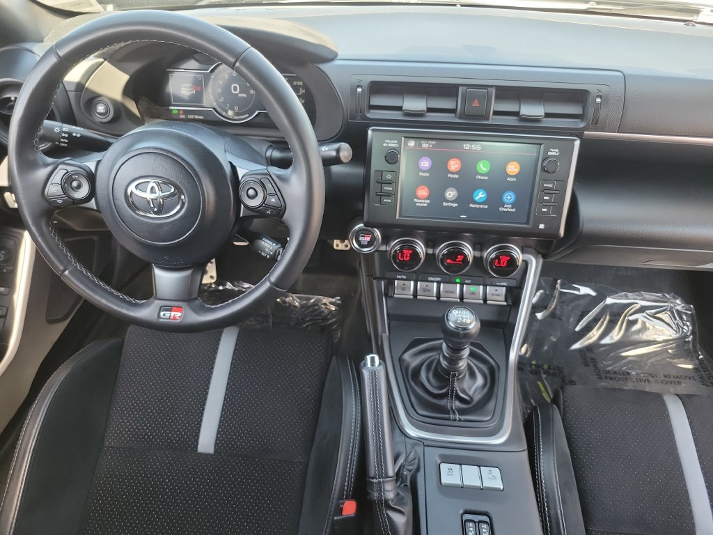 Used 2025 Toyota GR86 Premium w/ ALL Weather Mat Package (TMS) RWD image 4