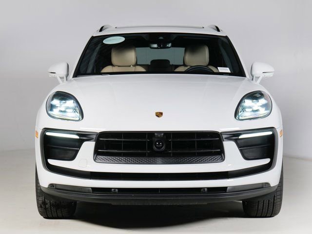 Certified 2025 Porsche Macan image 6