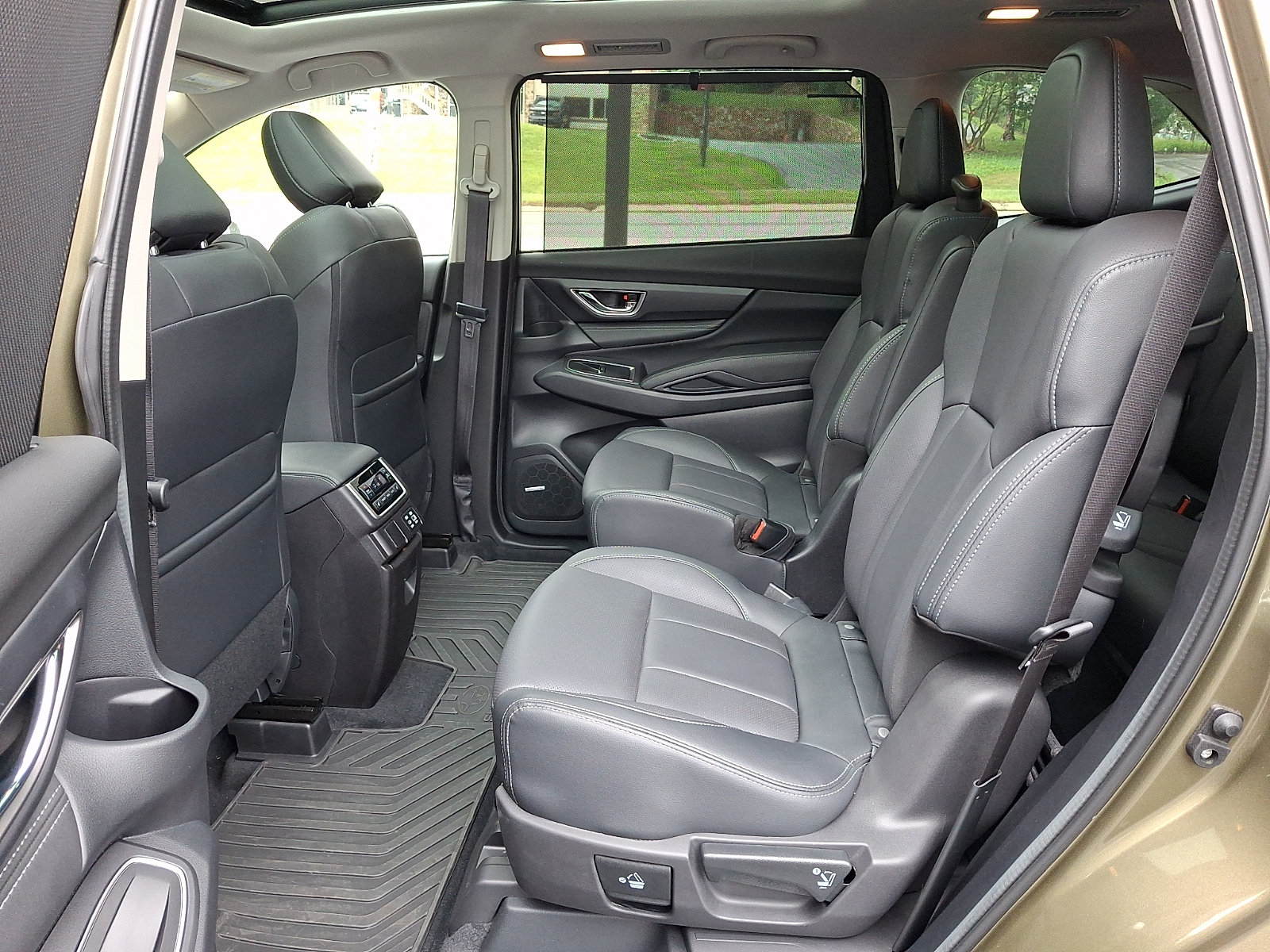 Used 2023 Subaru Ascent Limited w/ Technology Package AWD/4WD image 10