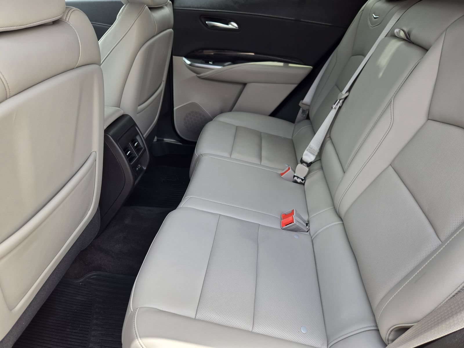 Used 2022 Cadillac XT4 Premium Luxury w/ Enhanced Visibility Package FWD image 37